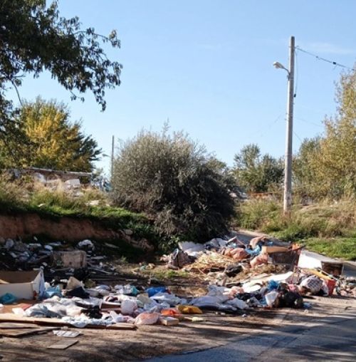 ΠΑΚΟΕ: «Παρατηρήθηκαν παρατημένα σκουπίδια στην οδό Ίριδος και Σαρανταπόρου στο Χαλάνδρι»