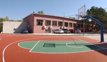 Διευθύντρια σχολείου στο Χαλάνδρι υποχρεώνει τους μαθητές σε “κοινωνική εργασία” προκειμένου  να τους σβήσει απουσίες