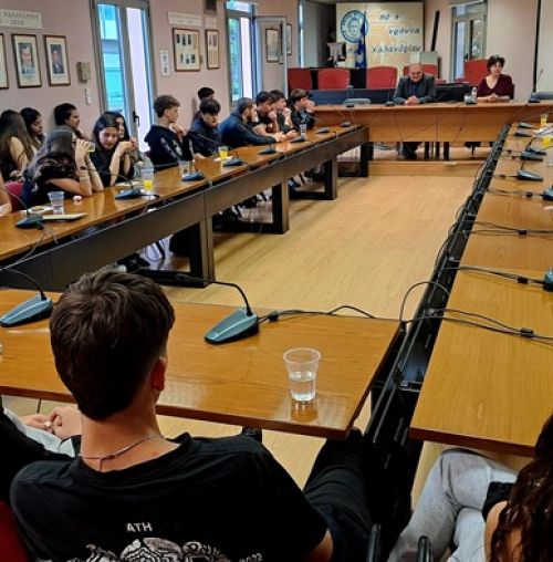 Συνάντηση του δημάρχου Σίμου Ρούσσου με μαθητές του 4ου Λυκείου Χαλανδρίου