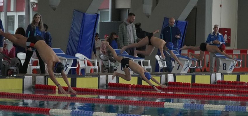 “Ευριπίδεια 2026”: 300 μικροί κολυμβητές από δέκα Δήμους έδωσαν ραντεβού στο Χαλάνδρι