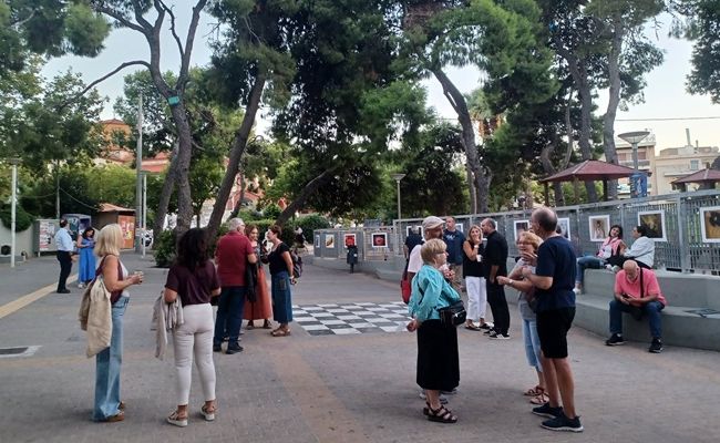 Εγκαινιάστηκε η ομαδική έκθεση “Η φωτογραφία στην Πλατεία” Χαλανδρίου