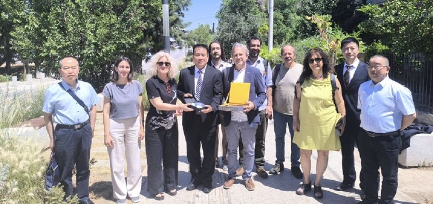 Νέα κινέζικη αντιπροσωπεία στο Χαλάνδρι – Επισκέφτηκε το Αδριάνειο Υδραγωγείο