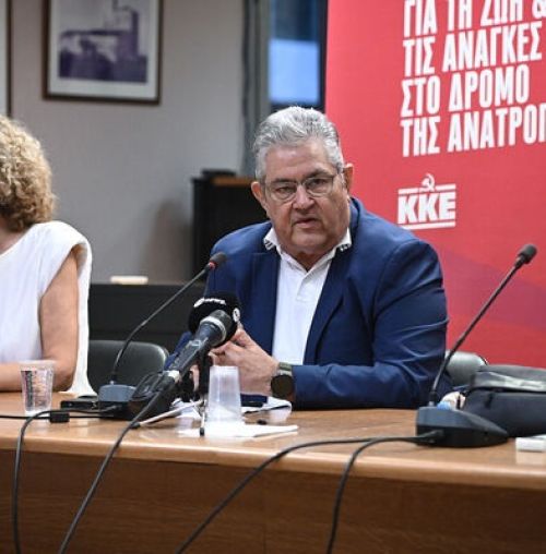 Επίσκεψη του Δημήτρη Κουτσούμπα στο Χαλάνδρι: «Το ΚΚΕ σταθερά δίπλα σε αυτοαπασχολούμενους και ΕΒΕ»