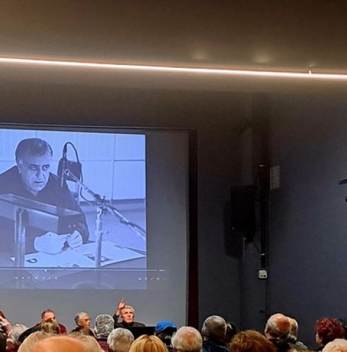 Οι “Λαϊκοί Βάρδοι” του αξέχαστου Πάνου Γεραμάνη αναβίωσαν στο Κέντρο Νεότητας Χαλανδρίου