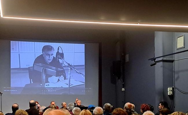 Οι “Λαϊκοί Βάρδοι” του αξέχαστου Πάνου Γεραμάνη αναβίωσαν στο Κέντρο Νεότητας Χαλανδρίου