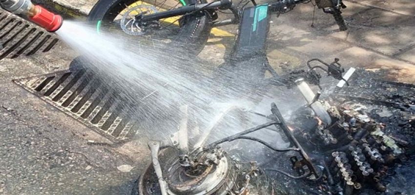 Στις φλόγες ηλεκτρικό μοτοποδήλατο στο Χαλάνδρι