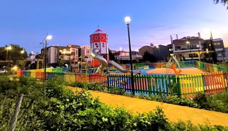 Παραδόθηκε η 7η νέα πλατεία και μια καινούρια, σύγχρονη και πιστοποιημένη παιδική χαρά στο Πάτημα Χαλανδρίου