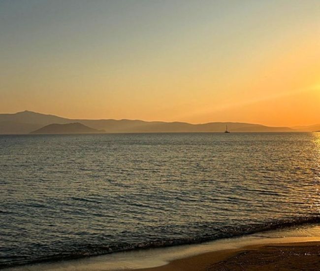 4 παραλίες στην Αττική για να αράξεις ως αργά