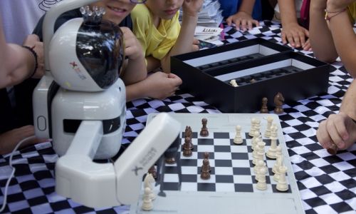 Ρομποτικό σκακιστή δώρισε ο Δήμος Χαλανδρίου στον Σκακιστικό Όμιλο