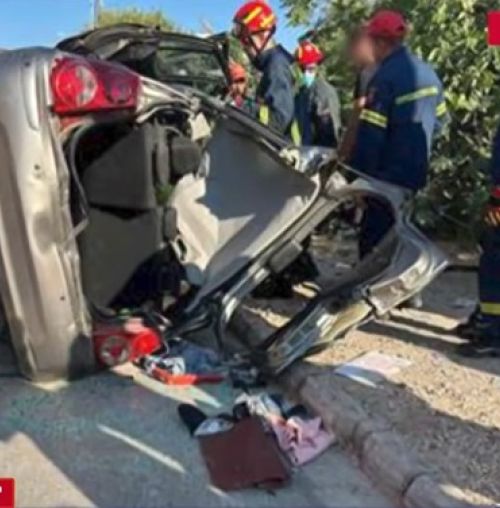 Σφοδρή σύγκρουση δύο αυτοκινήτων στο Χαλάνδρι (βίντεο)