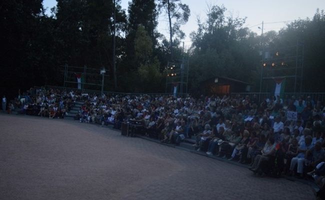 Με μεγάλη συμμετοχή καλλιτεχνών και κοινού πραγματοποιήθηκε η μουσική συναυλία “Τραγουδάμε για την Ειρήνη”