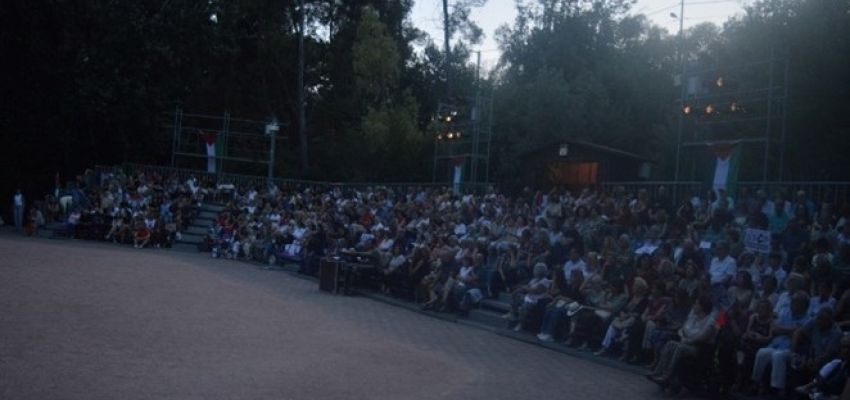 Με μεγάλη συμμετοχή καλλιτεχνών και κοινού πραγματοποιήθηκε η μουσική συναυλία “Τραγουδάμε για την Ειρήνη”
