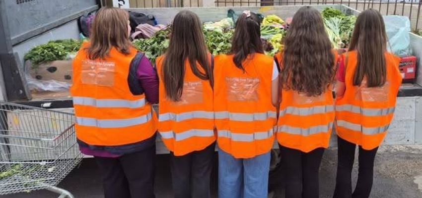 Οι μαθητές του Χαλανδρίου συμμετέχουν στο πρόγραμμα “Το ταξίδι της Τροφής” και στηρίζουν το Κοινωνικό Παντοπωλείο