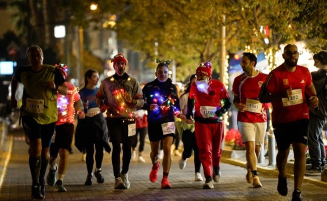 Το Χαλάνδρι έτρεξε στη μαγεία των Χριστουγέννων – 800 δρομείς στο 5ο Run the Christmas Night @ Chalandri