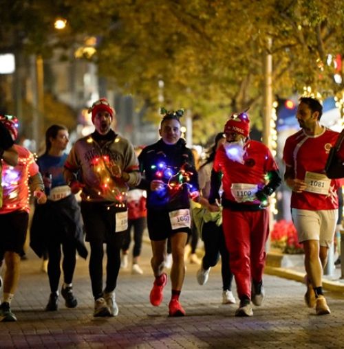 Το Χαλάνδρι έτρεξε στη μαγεία των Χριστουγέννων – 800 δρομείς στο 5ο Run the Christmas Night @ Chalandri