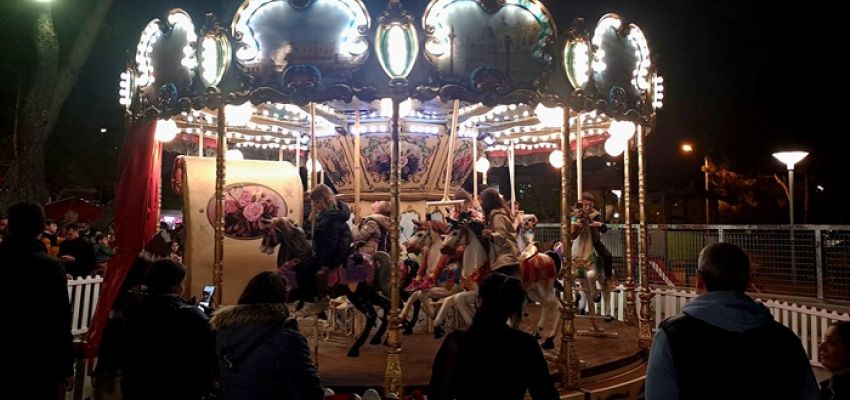 Η χριστουγεννιάτικη γιορτή στο Χαλάνδρι ξεκίνησε με το άναμμα του δέντρου